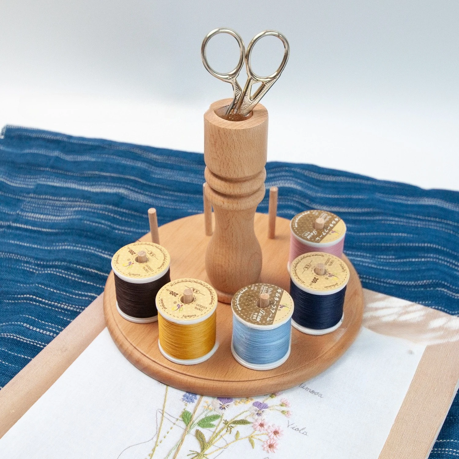 

8-axis Beech Wood Spool Rack Embroidery Tool Spool Holder Bead String Sewing Hand Thread Storage Rack Cross-Stitch Accessories