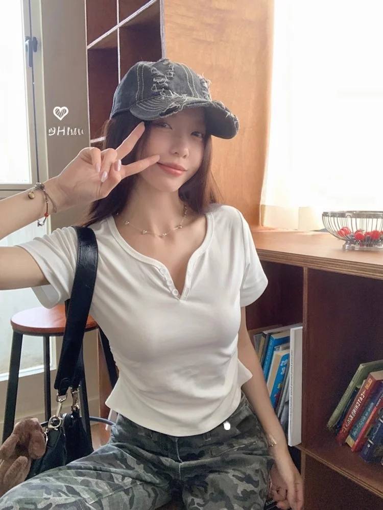 

Spicy Girl Style Short Sleeve T-Shirt Women's Fashion Spring 2026 Button up Slim Fit Short Length V-Neck Cotton Top