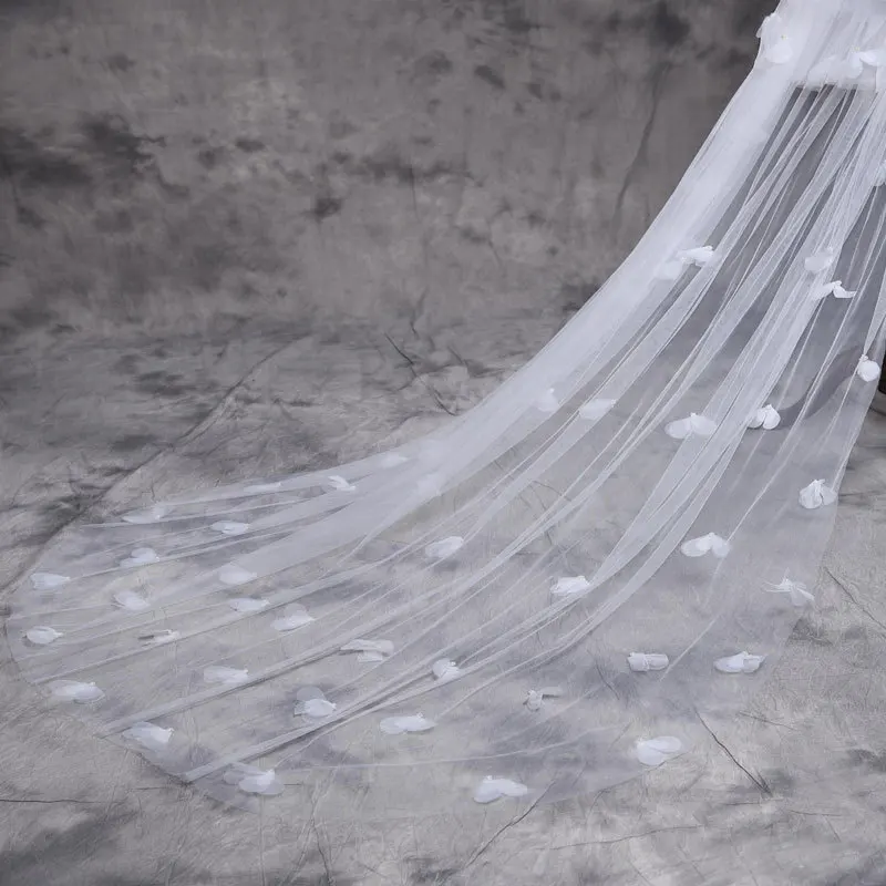 Elegant In Stock Wedding Veils Three Layer Chapel Length Veils 3D Appliques With Comb Bridal Veils Marriage Accessories