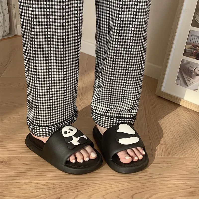 Xiaomi รองเท้าแตะสำหรับผู้หญิงในฤดูร้อน2023รองเท้าพื้นหนาสำหรับอาบน้ำรองเท้าแตะแบบไม่ลื่นใส่ในบ้านรูปการ์ตูนหมีคู่รองเท้าแตะชายหาดรองเท้าแตะสำหรับผู้หญิงใช้ในบ้านกลางแจ้ง