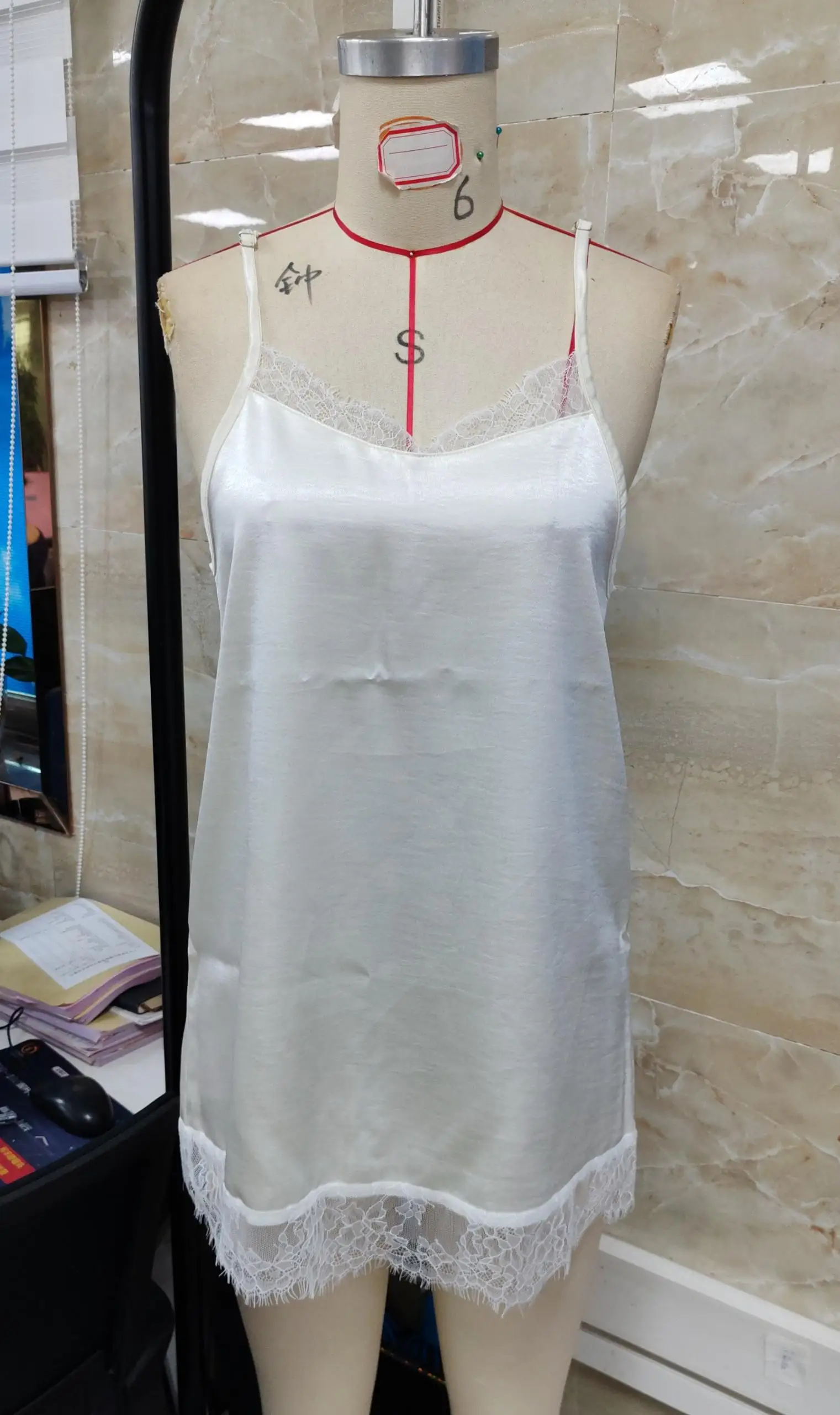 Women Lace Camisole Sleeveless Cream Top Straps Summer Tank Tops for Women Casual Party Tops for Women Stylish Going Out Tops