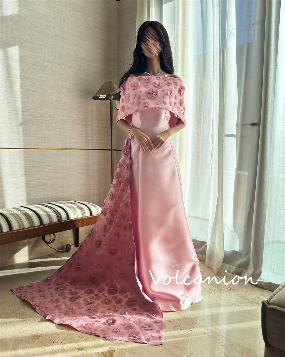 Abiti lunghi con spalle scoperte e fiori con paillettes Charmeuse alla moda personalizzati Stile moderno per occasioni su misura