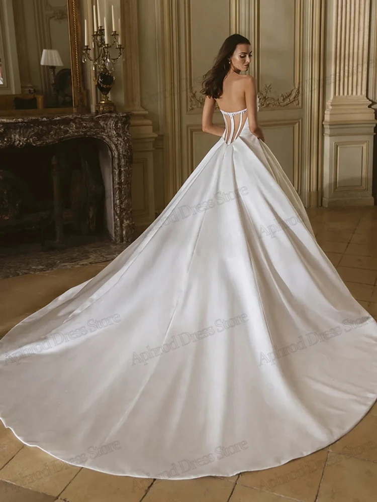 Robes De mariée charmantes en Satin, avec des Appliques De perles, sans bretelles, dos nu, Vintage, personnalisées, 2026