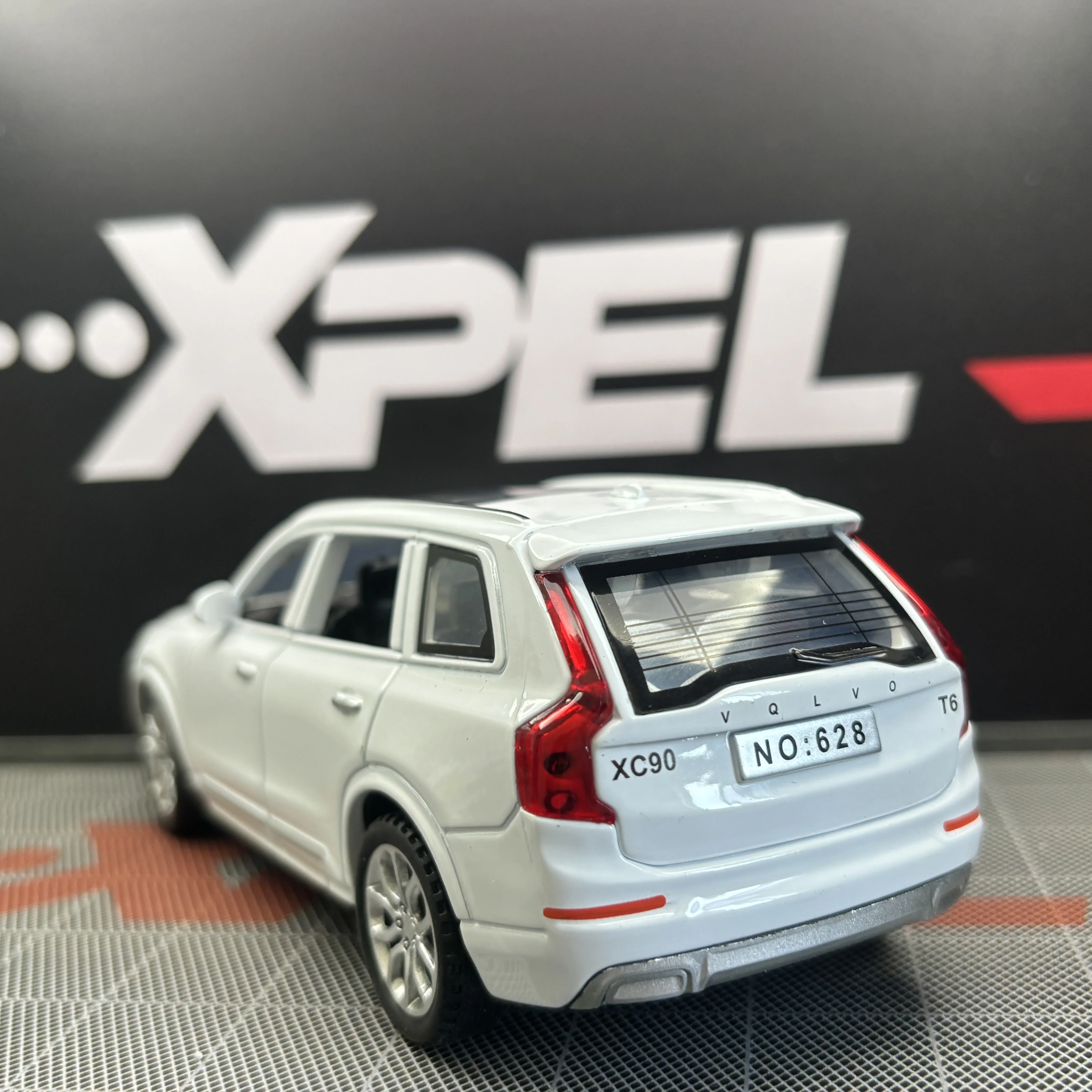 التوصيل المجاني 1:32 دييكاست سيارات فولفو XC90 لعبة مجسمة أبواب قابلة للفتح التراجع موسيقى خفيفة سيارات لعب للأطفال الأطفال
