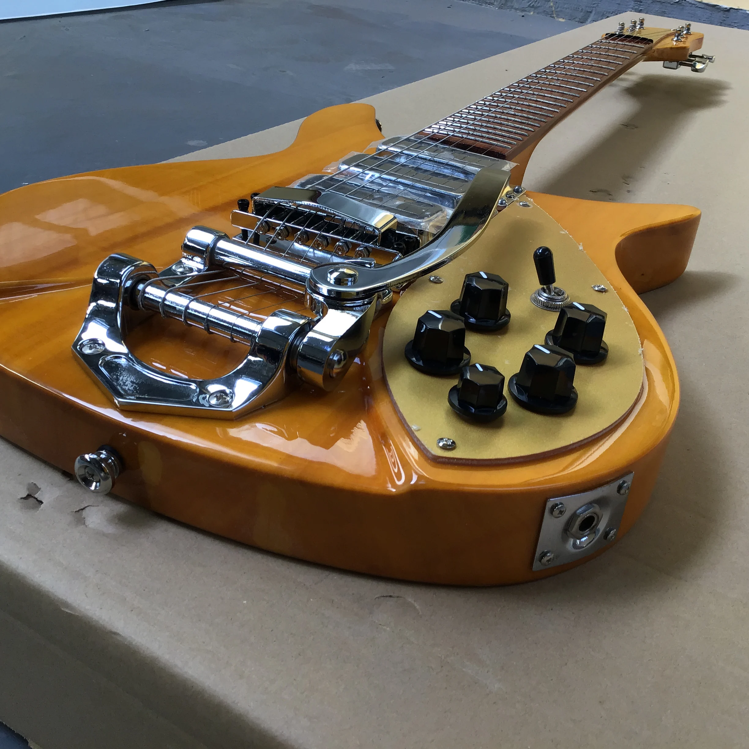 6-String Electric Guitar HHH Pickups, Mahogany Body Rosewood Fingerboard, Floyd Rose & Hardtail Bridge, Translucent Yellow Finis