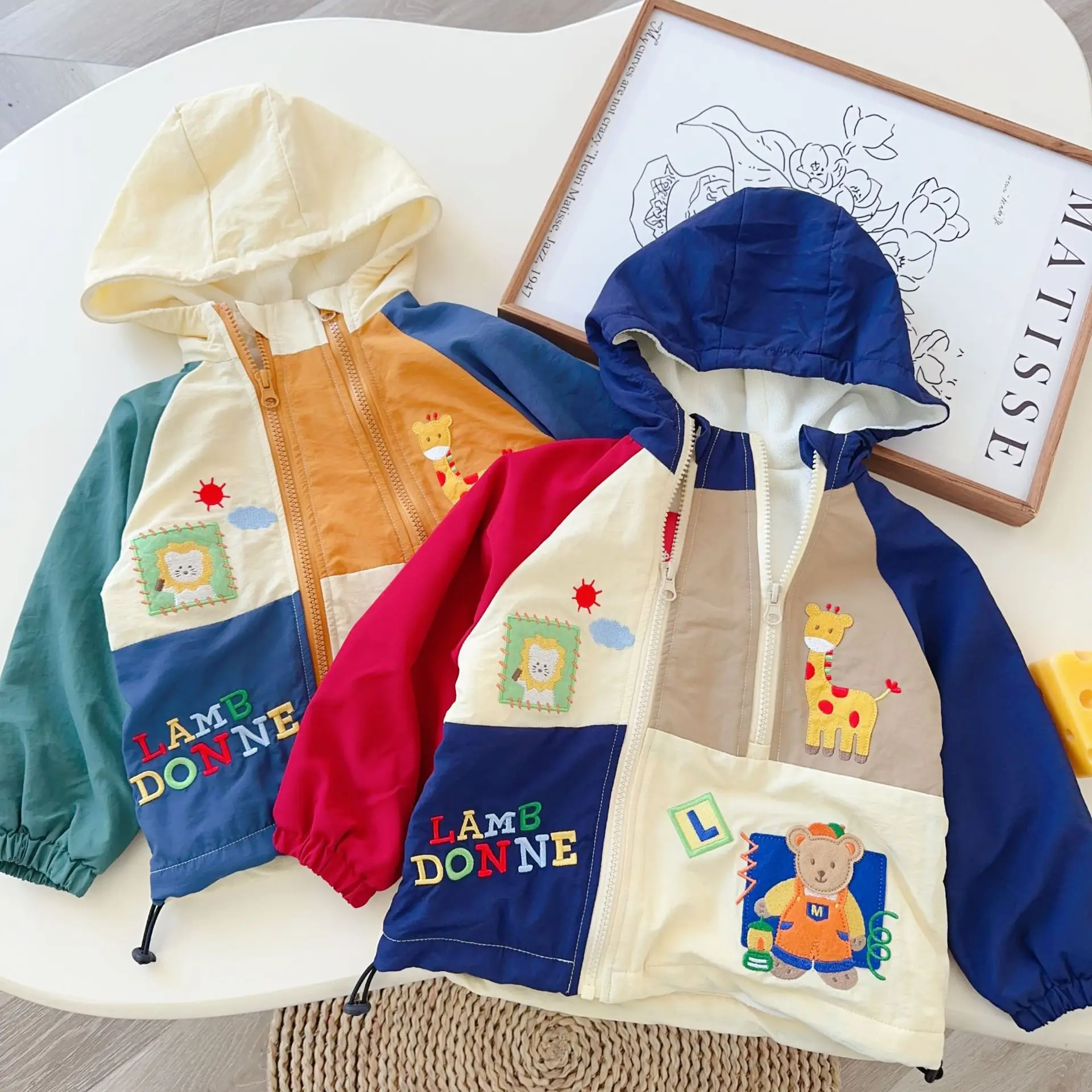 

2025 New Autumn/Winter Japanese Cartoon Children's Windproof Coat, Baby Hooded Coat, Bear Warm Four Seasons Versatile Coat