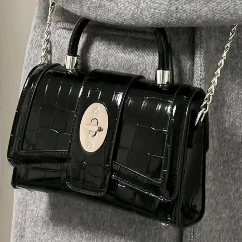 

Fashionable and Versatile Shoulder Bag, Y2k Black Leather Women's Crossbody Bags, Metal Buckle, Suitable for Commuting Party
