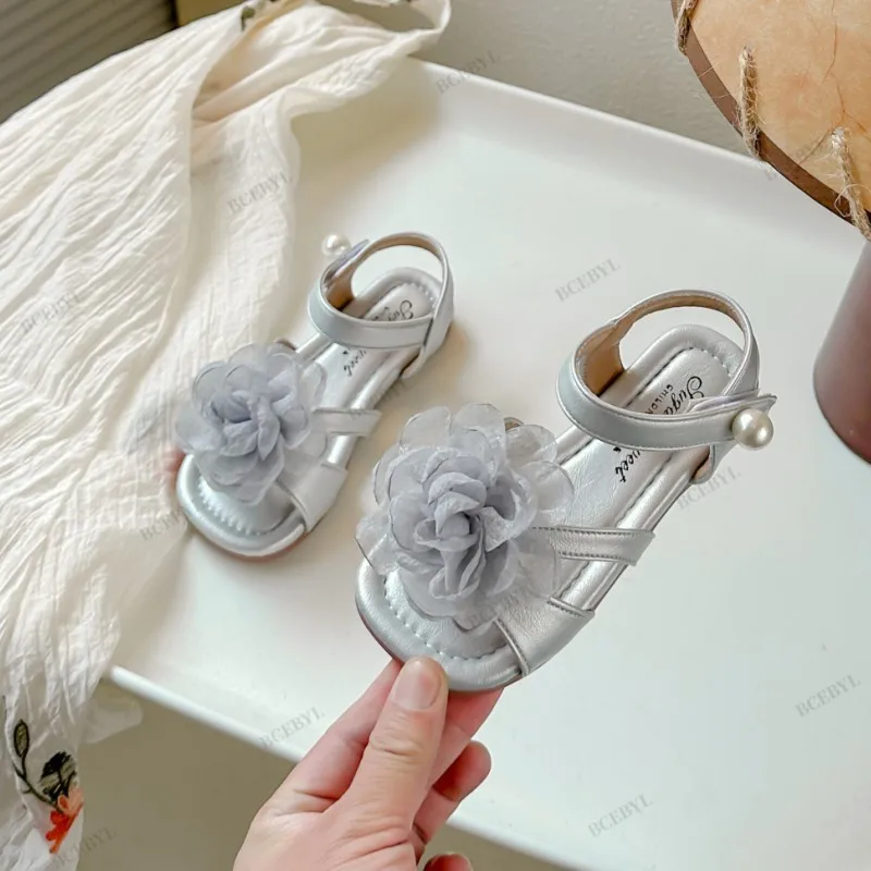 

Летняя мода для маленьких девочек, детские мягкие туфли с квадратной головкой и цветами, элегантные легкие туфли на плоской подошве с бисером, школьные однотонные прогулочные сандалии