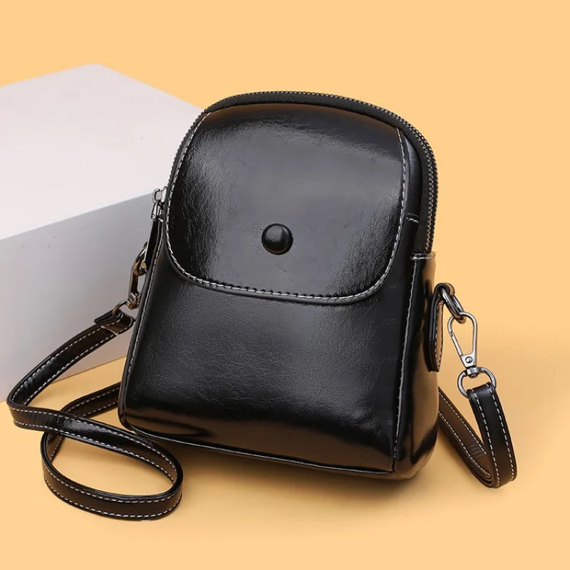 

High-End Women's Messenger Bag Made Of Rich Leather Boasting Paris Style And High-End Commuter Vintage Look​