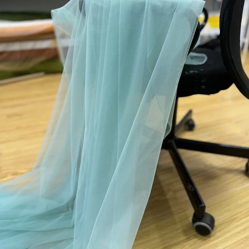 قماش شبكي ناعم ومريح بطول 5 أمتار ومتعدد الألوان لفساتين الزفاف وديكور خلفية العباءات الرسمية