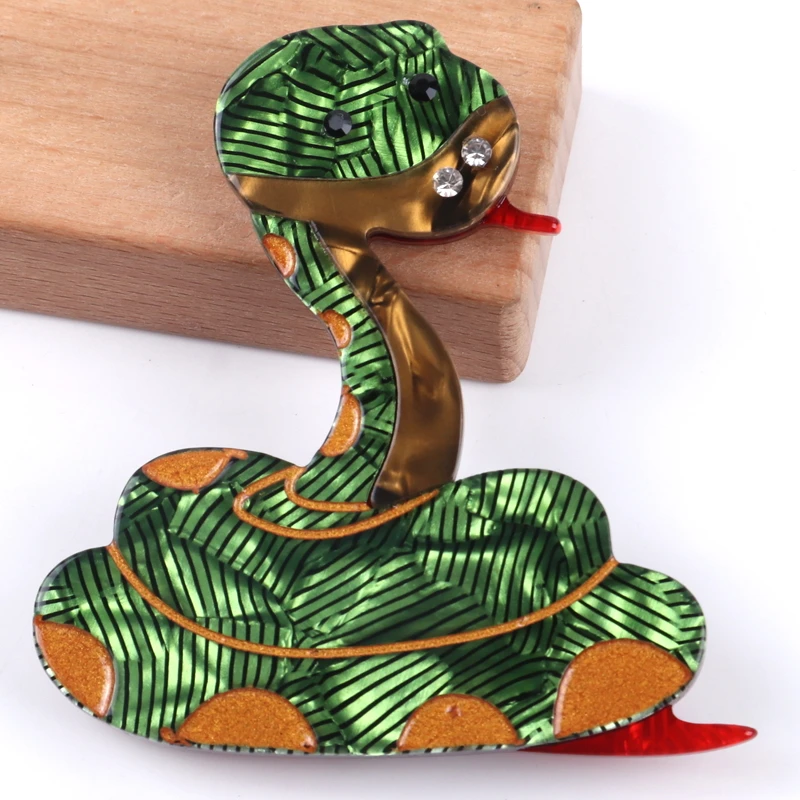 FishSheep New Cartoon Acrylic Green Snake Brooches for Women Men Handmade Resin Big Brooch Party Crafts Jewelry Accessories