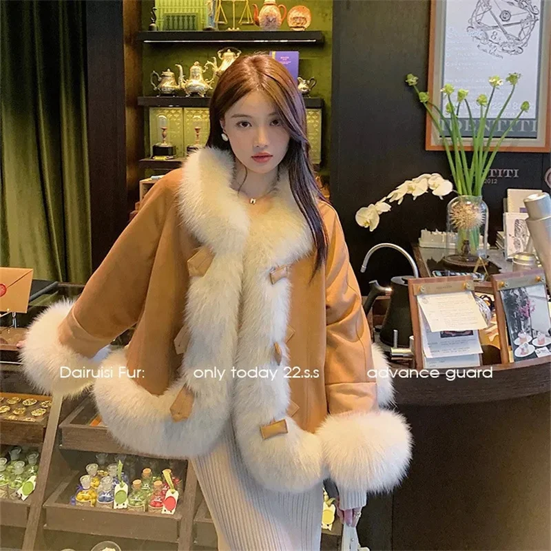 

2025 Новое зимнее пальто из искусственного лисьего меха с травой, женская накидка, легкая, роскошная и благородная бархатная кожа оленя, новый короткий стиль, женская бежевая