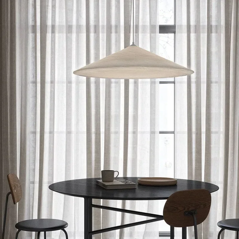 Nordic jedwabna lampa wisząca nowoczesna lampa wisząca na wzgórze do salonu sypialnia restauracja Home Decor oprawy z tkaniny LED żyrandole