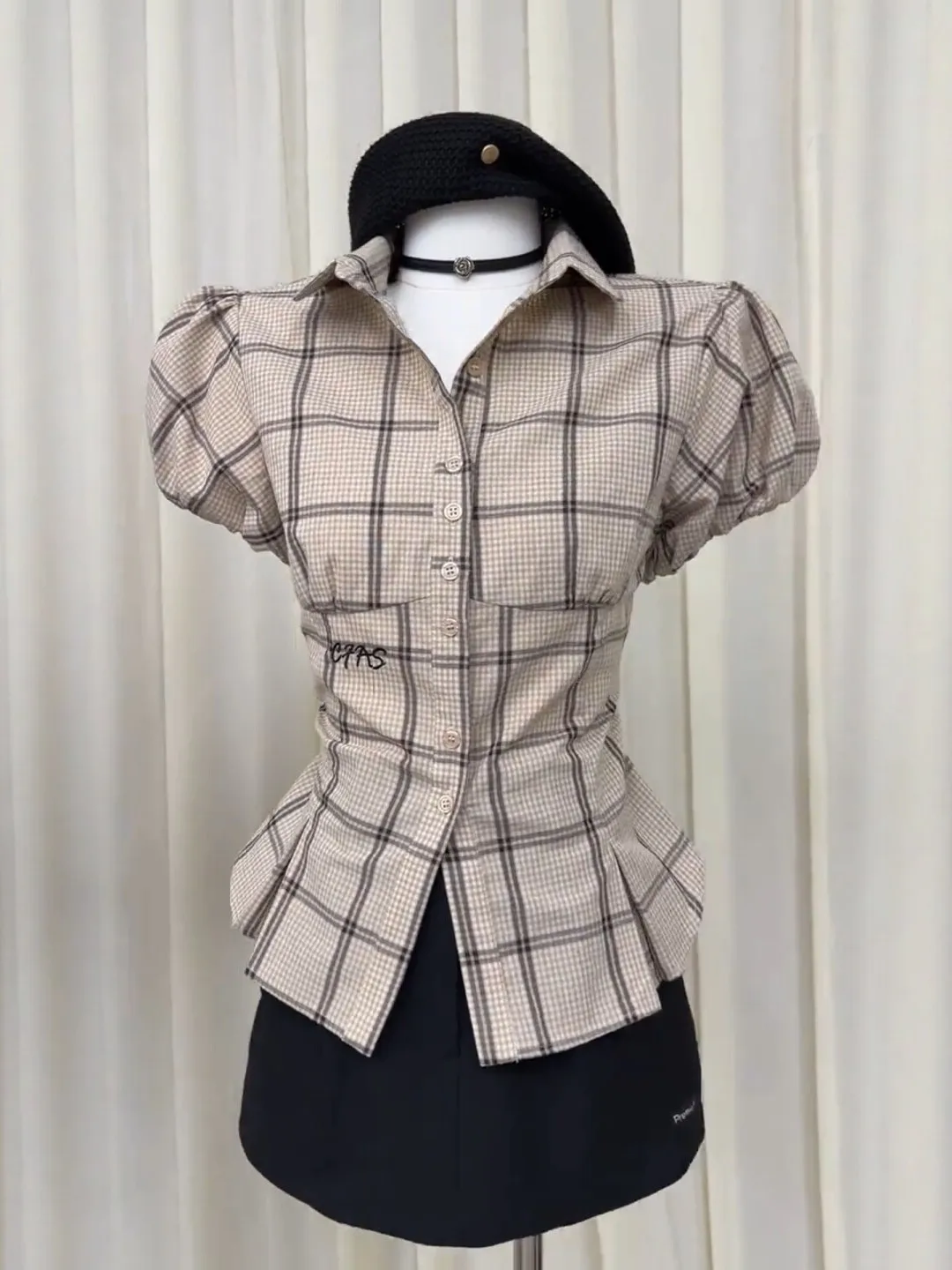 

Retro Plaid Bubble Sleeve Shirt Short Sleeve Slimming Design Summer 2026 Waist-Cinched Flip-Collar Top Women's Fashion