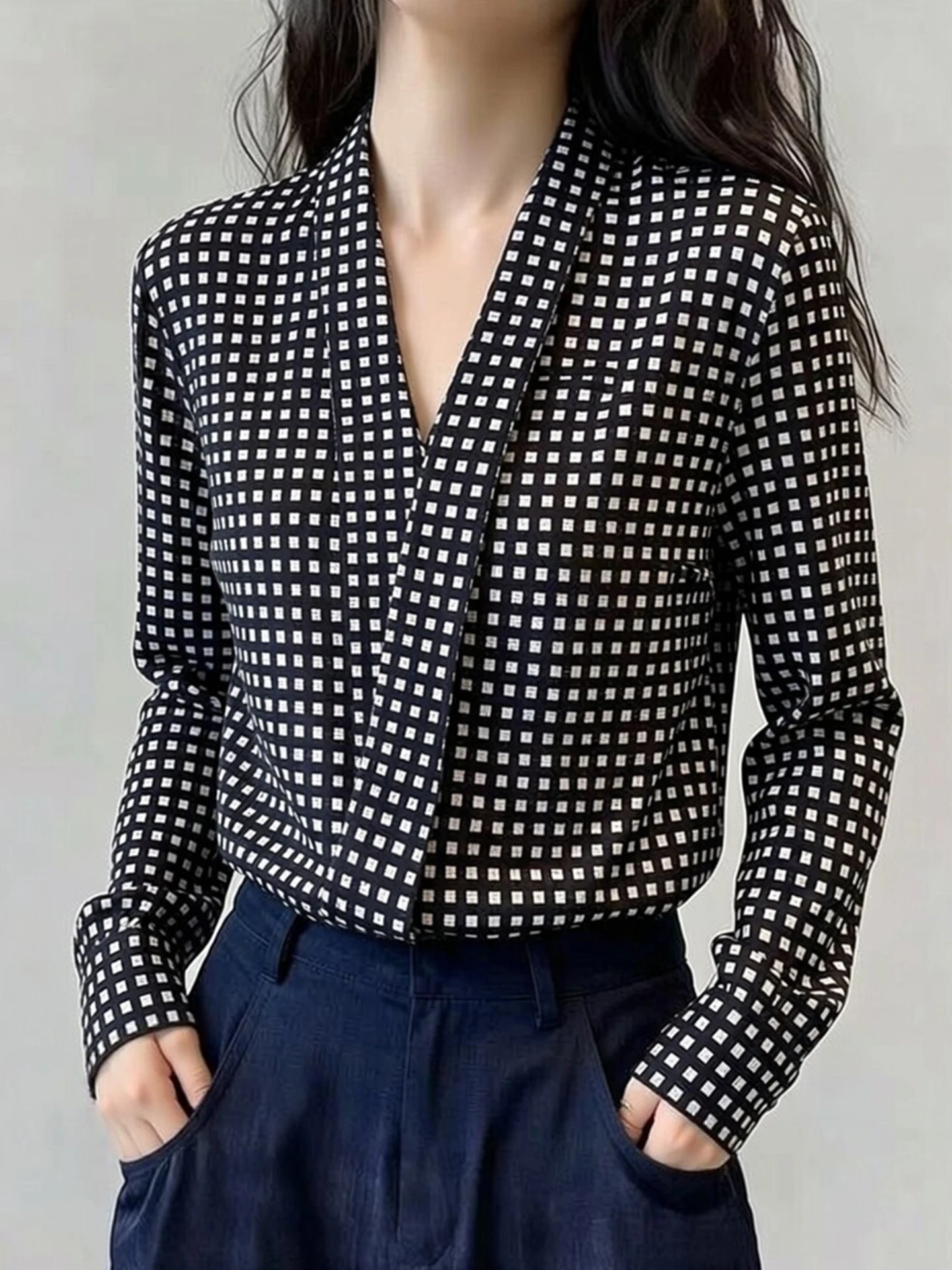 

Spring Commute Fashion Long Sleeve Shirt Women's Unique Checkered Color Block Design Sense Shirt Straight Cut Korean Style