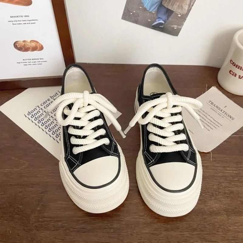 Thick-soled Canvas Shoe for Women,A New Spring and Autumn Style,A Niche Korean-style Large-headed Sponge Cake Student White Shoe