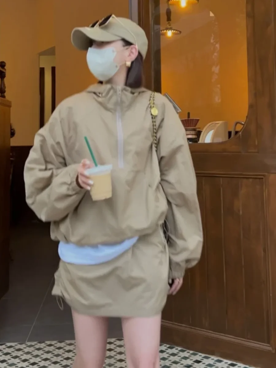 Fashionable Sportswear Set for Women Summer Half Zipper Hat Design Sun Protection Jacket And Short Skirt Two-Piece Suit