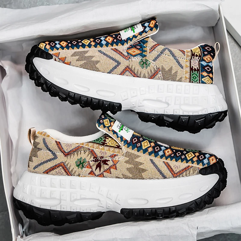 Classic Outdoor Shoes Men Embroidery Soft Comfortable Breathable Abrasion Resistant Non-slip Heighten Thick Soled Shoes