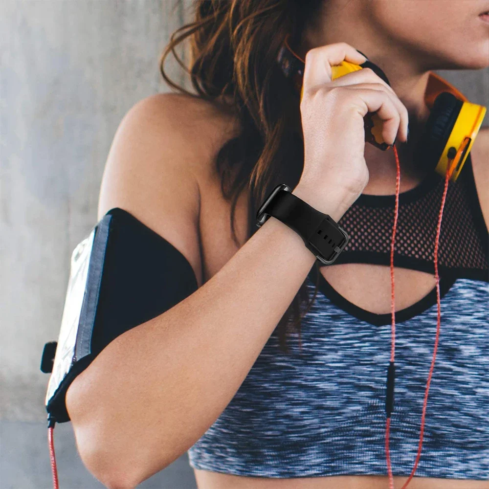 Silicone strap for apple watch band 44mm 45mm 42mm 40mm 41mm 46mm Sport bracelet for iwatch Series 10 9 8 7 se 6 5 4 ultra 49mm