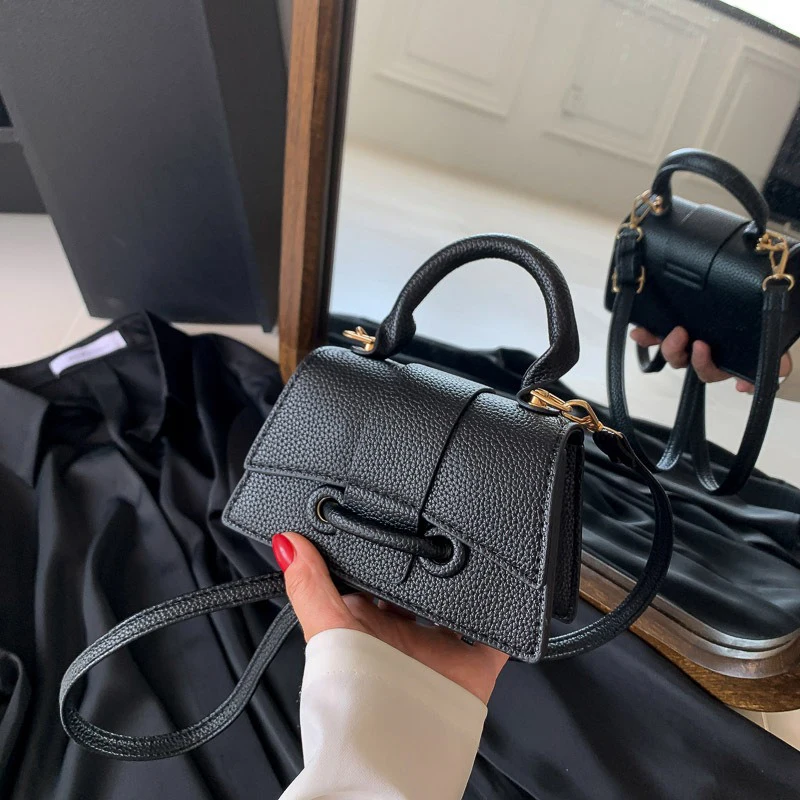 Bolsa Simples e Sólida 2025, Nova Bolsa Versátil Estilo Ins, Bolsa de Ombro Único, Bolsa Pequena Quadrada, Versão Coreana para Mulheres