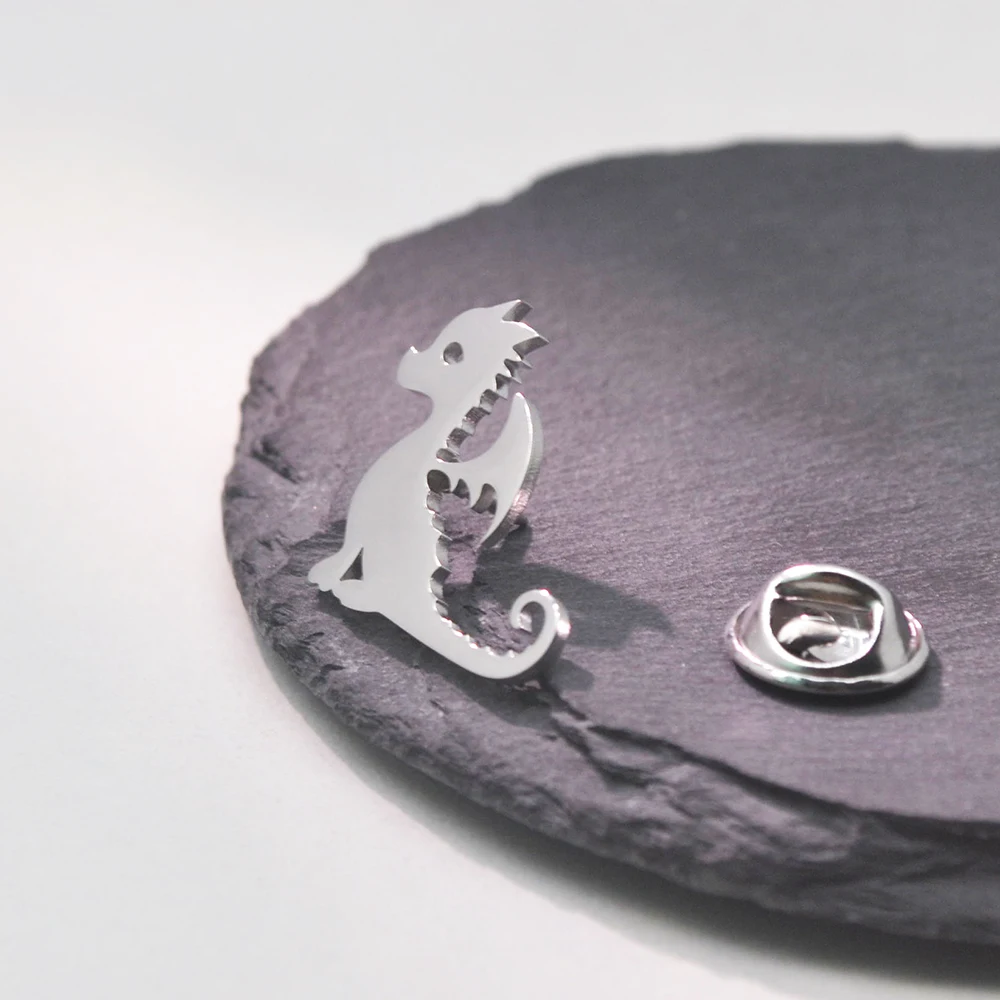 

Exquisite Stainless Steel Small Flying Dragon Brooch, Western Mythological Dragon-shaped Brooch Gift Recommendation