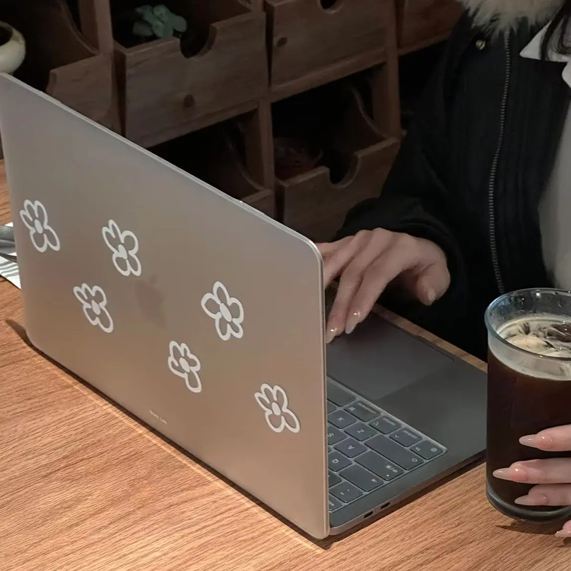 Simple White Flowers Crystal Laptop Case For Macbook Air 13.6 M4 NEO 15 M3 HardCover For Mac Book Pro 13 M1 M2 14 M4 M5 16 Cover