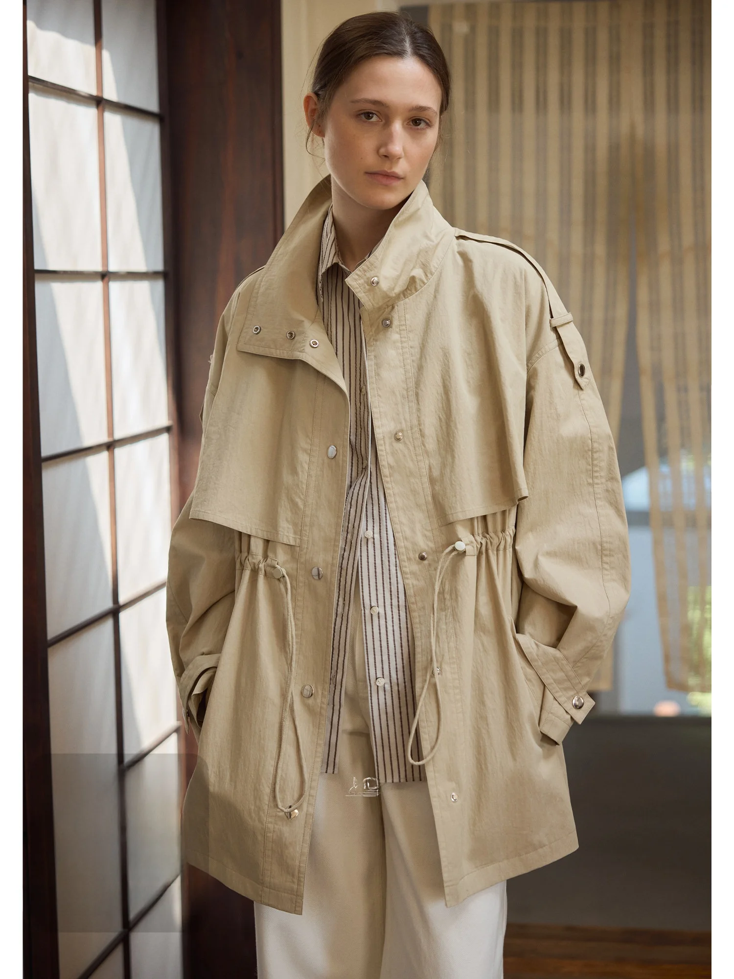 

Nice People 2025AW ort Stand Collar Windbreaker Salt Sink Texture Fabric Dstring Design Commute Sle Long Sve Coat