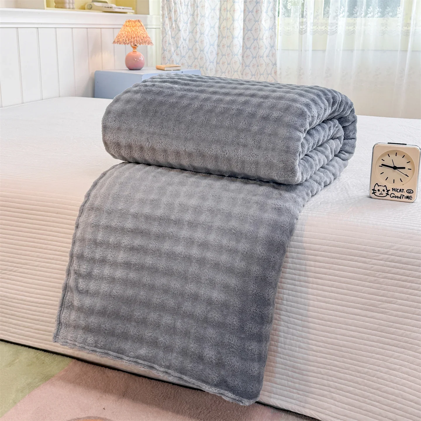 Bubble Grid Milk Velvet Blanket Soft Warm Flannel Throw Blanket Sofa Bed Office Nap Lightweight Air Conditioning Cover Blanket