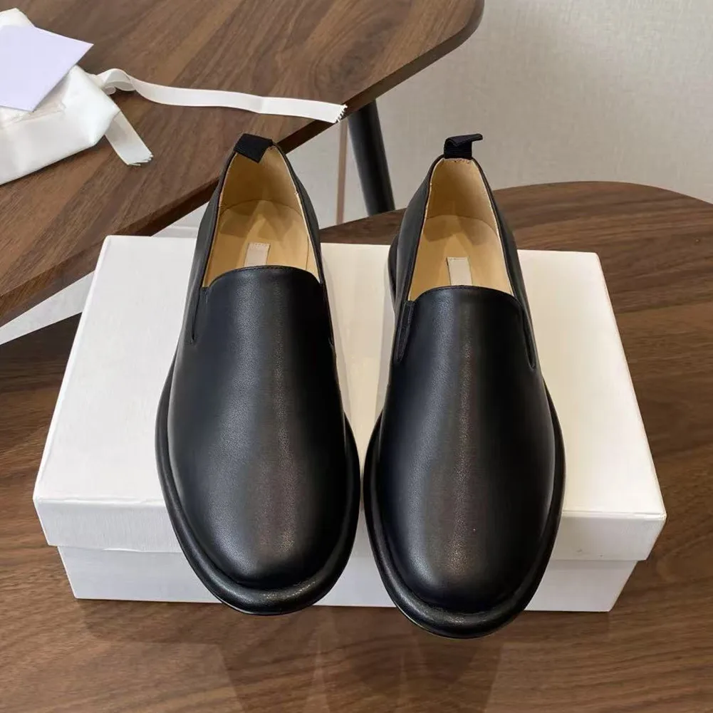 

Black leather shoes for women in Spring and Autumn 2025, new genuine leather commuting loafers, British style flat sole single