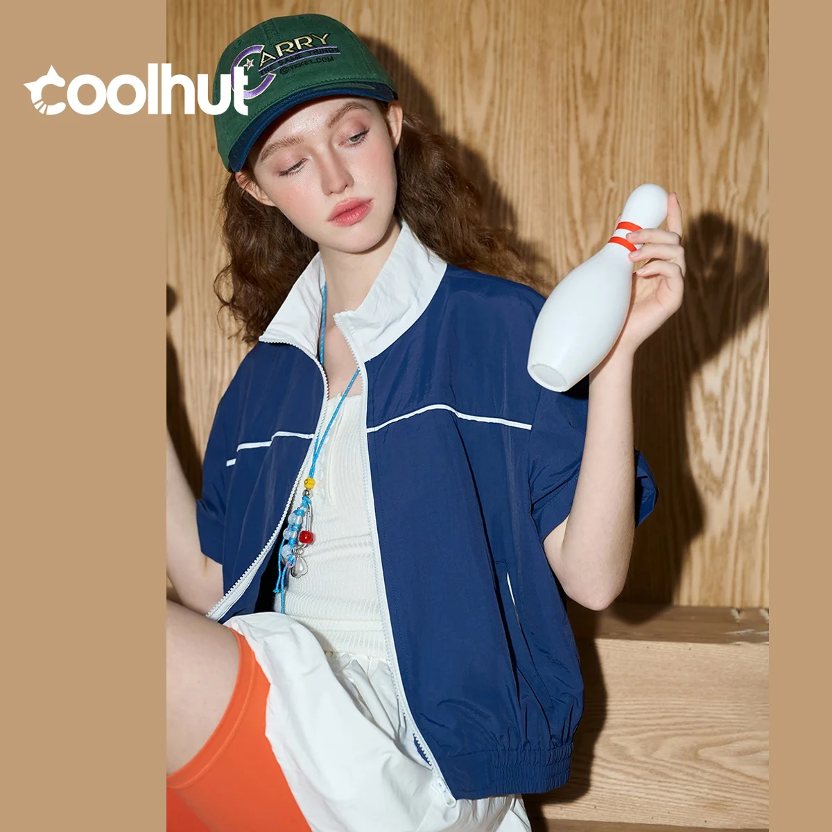 

COOLHUT 2025 летняя женская американская спортивная куртка на молнии с короткими рукавами, повседневная легкая верхняя одежда с цветными блоками, уличная одежда