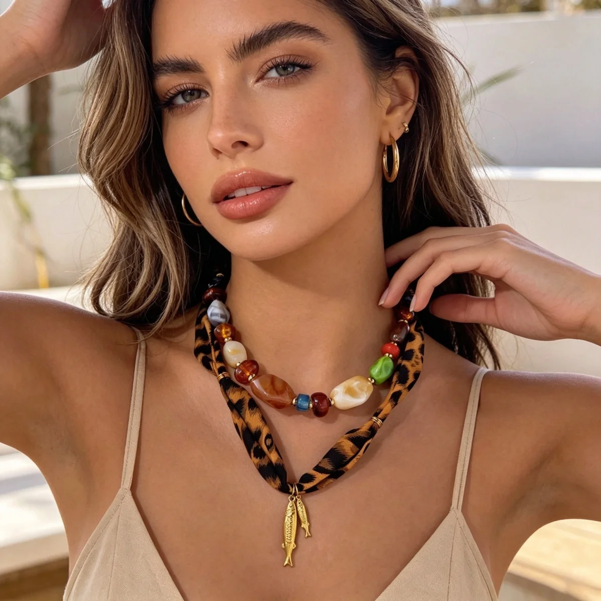 Leopardenmuster-Schalband-Halskette mit Acrylperlen und Edelstahl-Fischanhänger für Damen, Maillard Unregelmäßiger Perlen-Choker-Schmuck – Detail 13