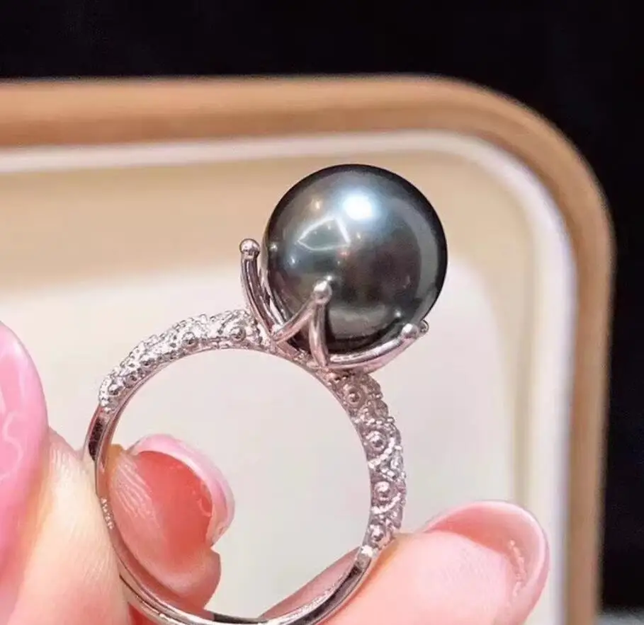 

элегантное кольцо с круглой черной жемчужиной Южного моря диаметром 9-10 мм, серебро 925 пробы