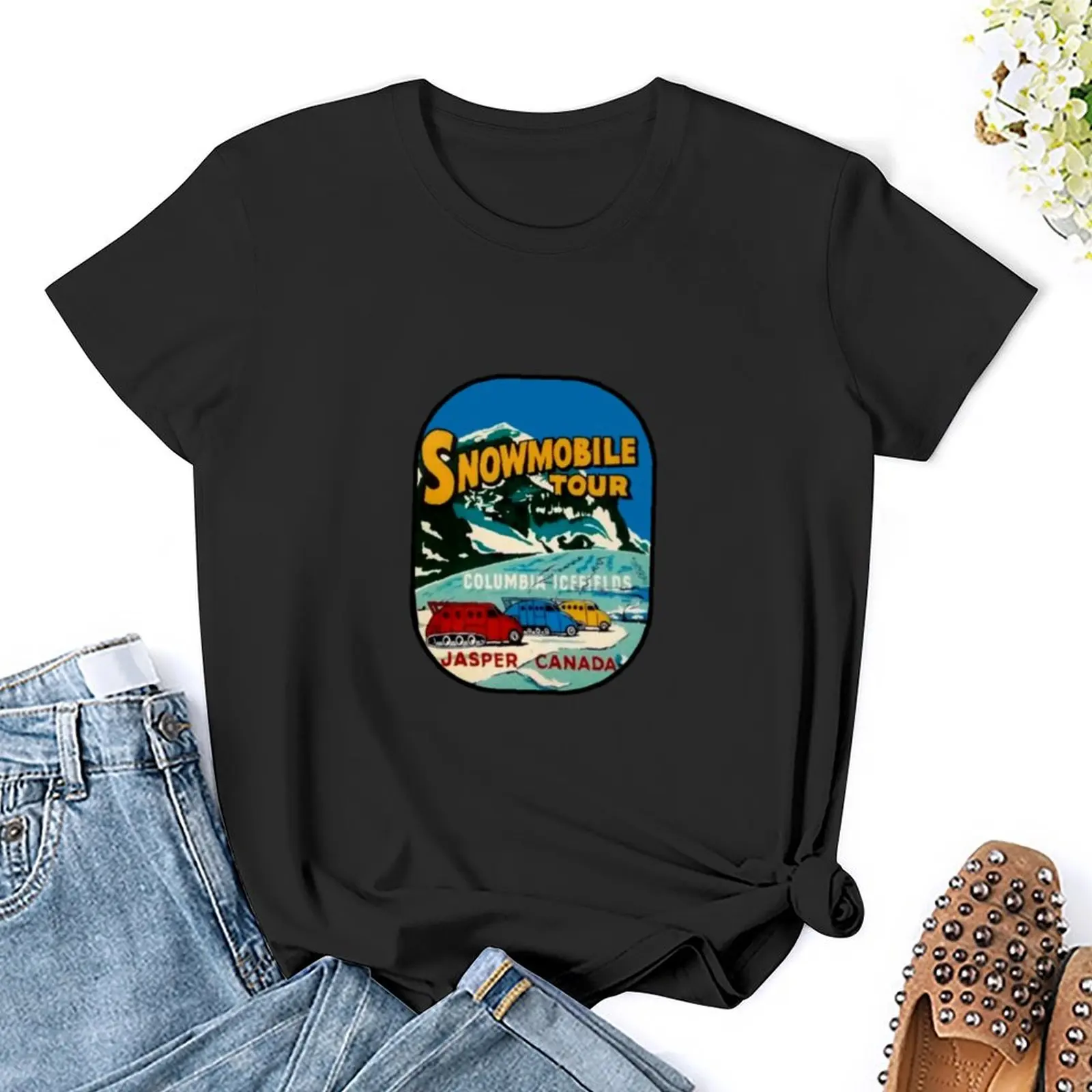 Jasper Snowmobile National Park Vintage Decal T-Shirt, Économie de médicaments d'été, Économie graphiques pour femmes