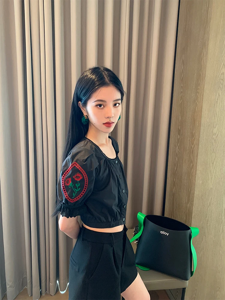 

Resurrection Edition Embroidered Doll irt ort Sve Slimming Top Women's Design Sense irt Skin-friendly Breathable