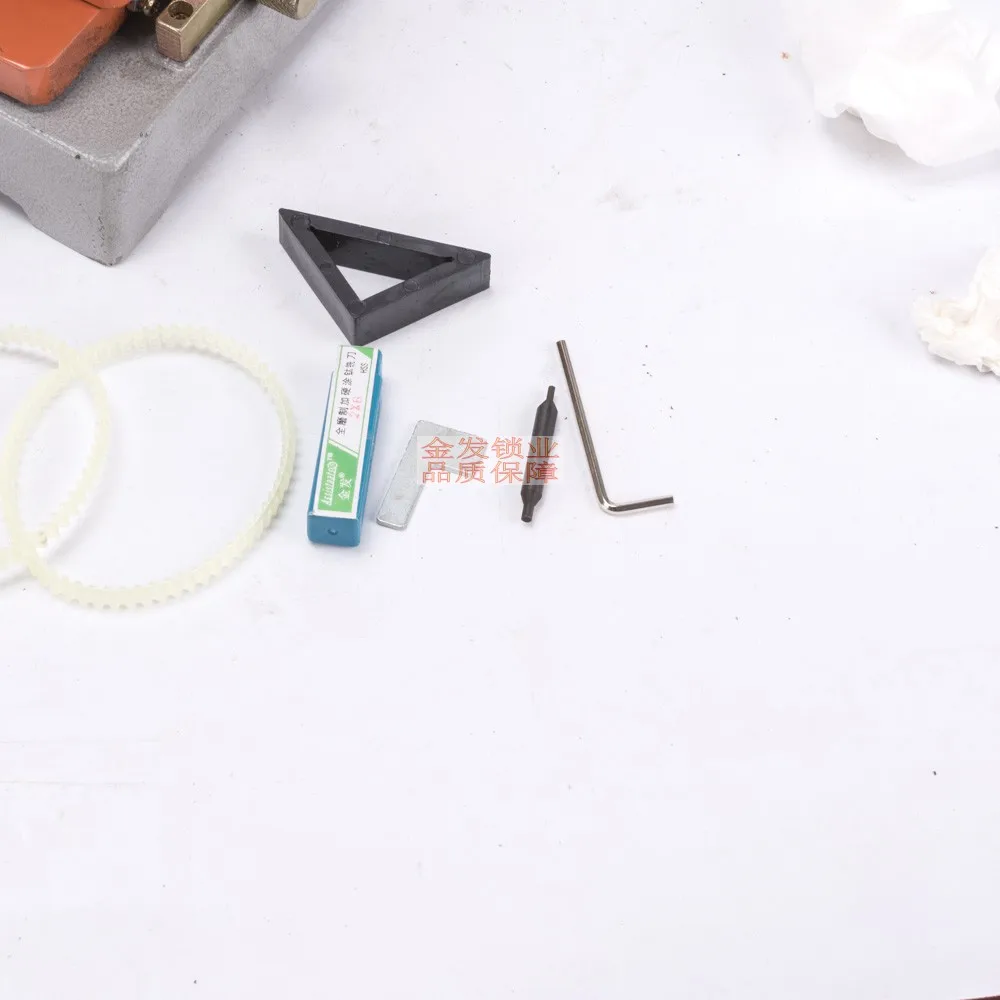 Prodotto-368A Distribuzione chiavi Macchina per duplicazione tedesca Punzonatrice verticale manuale e fresatrice interna