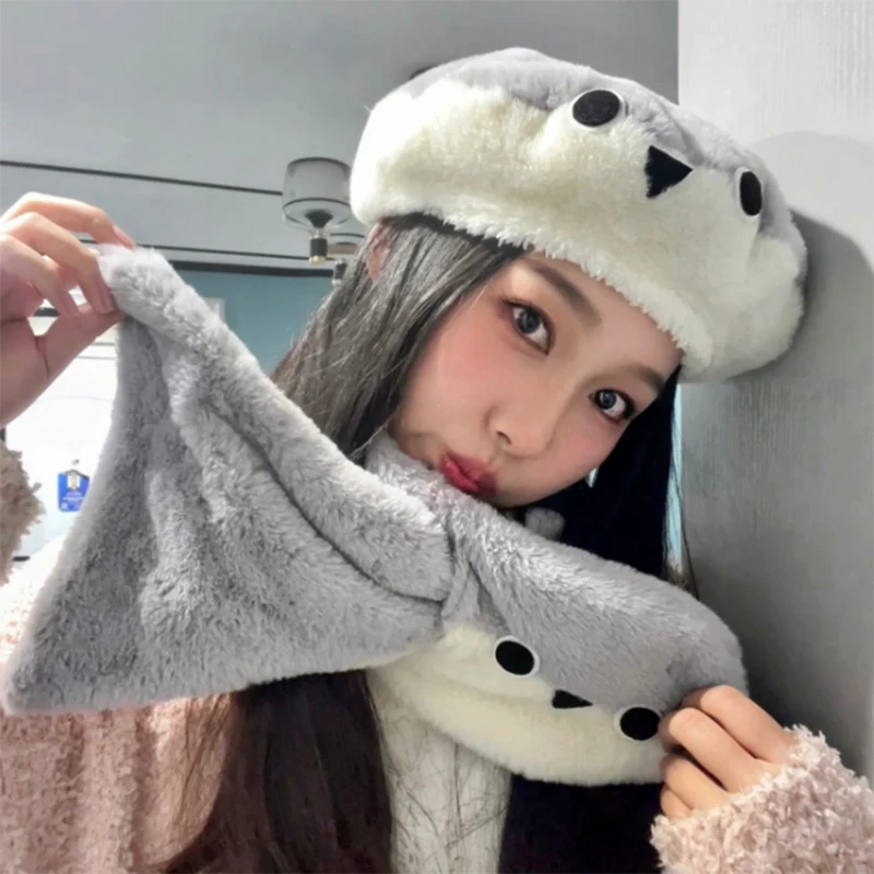 Kawaii Sacabambaspis kapelusze Cosplay Anime zwierząt Sacabambaspis Janvieri szalik świąteczne prezenty do noszenia świąteczny plecak wisiorki prezenty