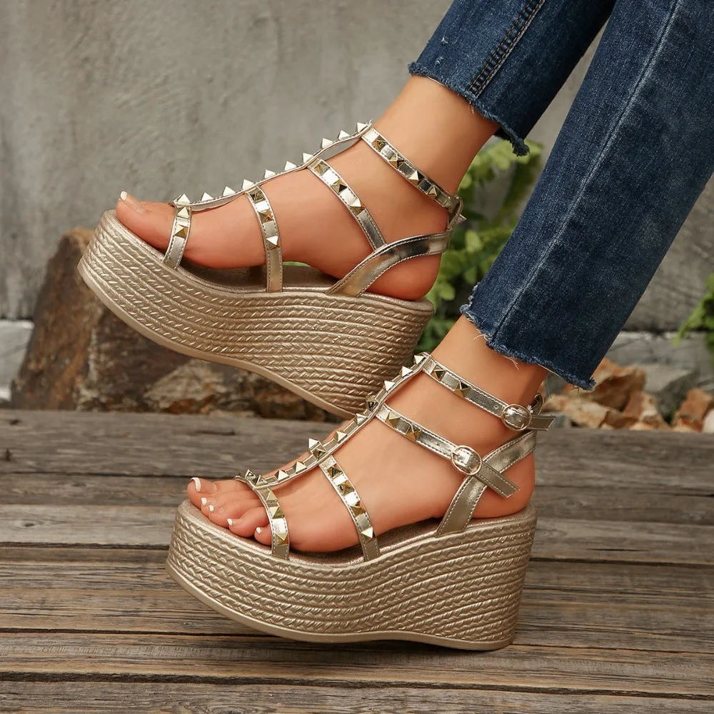 Damen-Keilsandalen, 9 cm, Plateau-Sandalen mit hohen Absätzen, modische Nieten-Sandalen mit offener Zehenpartie für Damen, Sandalen im römischen Stil, Sandalias Mujer
