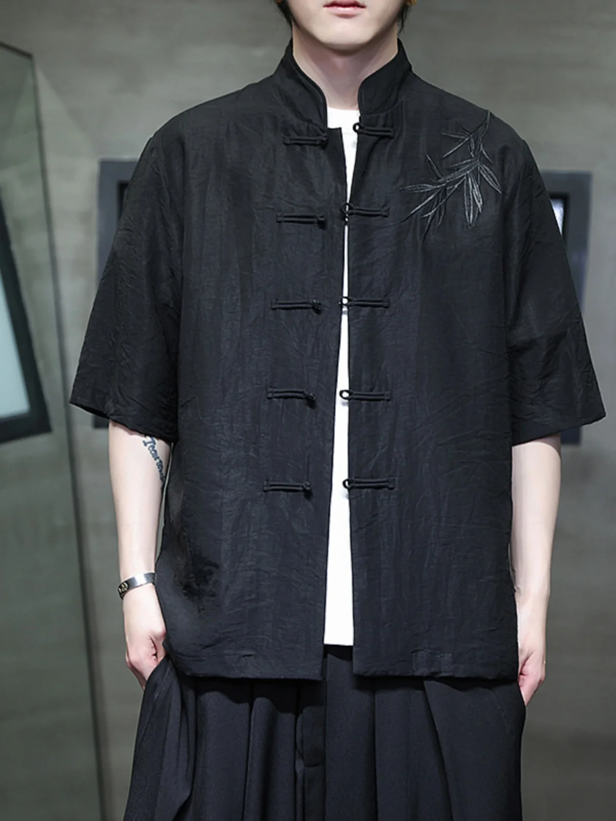 

New Summer Men's Cotton Linen irt ort Sve Embroidered Retro Tang Costume Loose Fit Youthful Sle Flat Iron Treaent