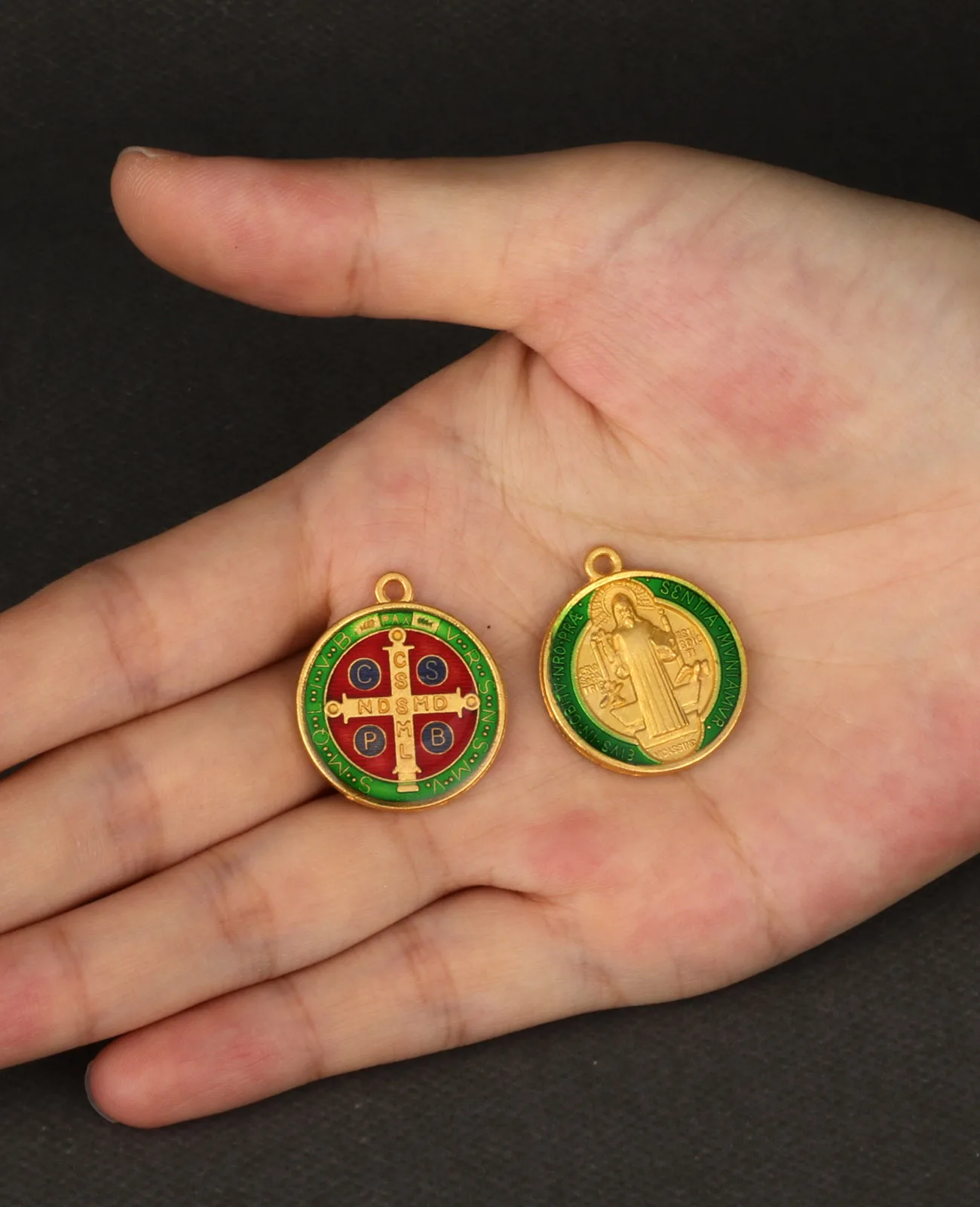 5 قطعة طرد الأرواح الشريرة المسيحية سانت البنديكت المعلقات المينا جولة CSPB سانت بنديكت الصليب ميدالية حُليات المجوهرات اكسسوارات