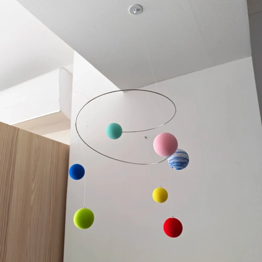 Pendentif dynamique moderne et minimaliste à 7 couleurs, décoration de plafond pour la maison, carillon silencieux, cloche de berceau pour bébé