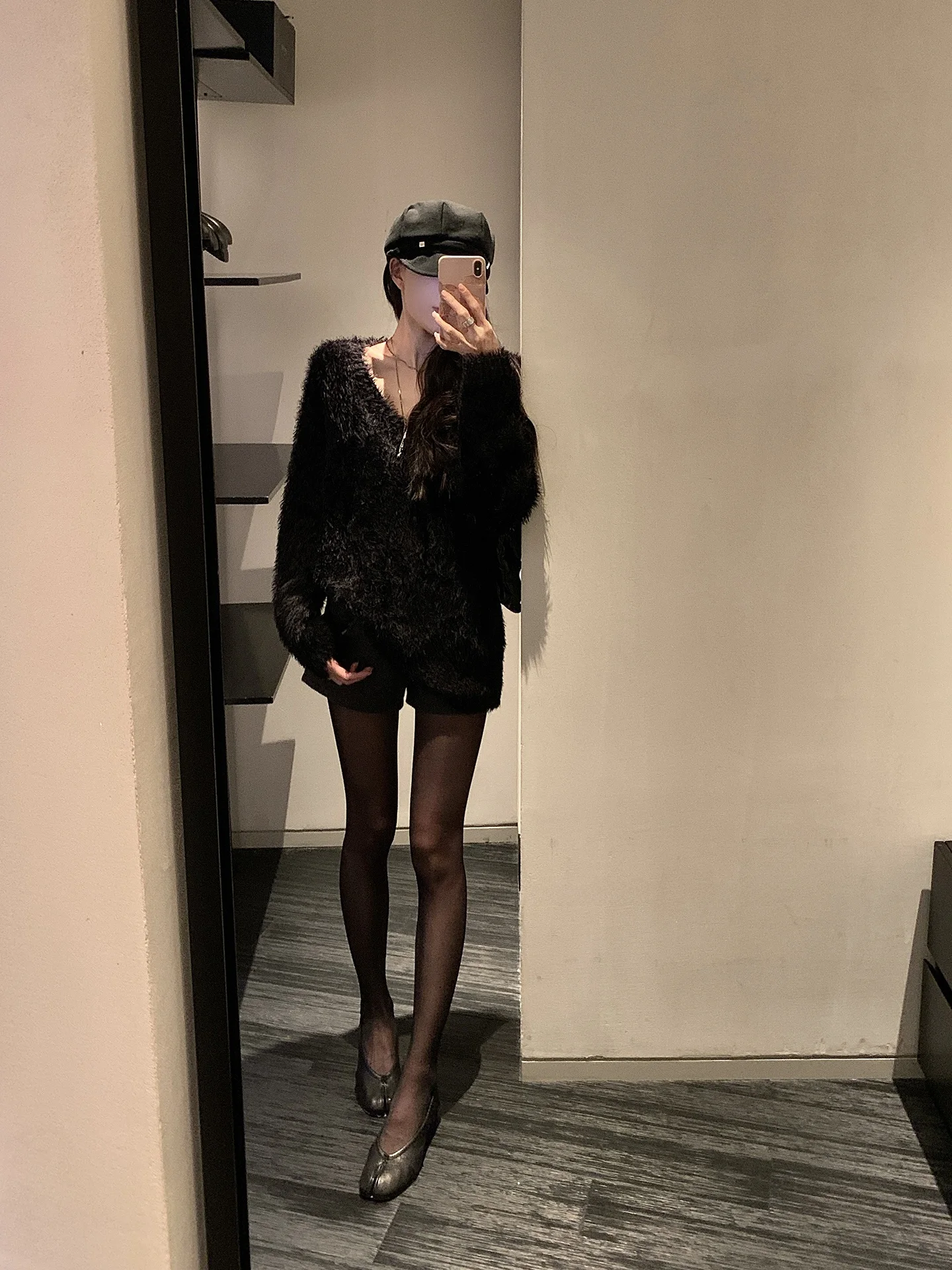 

Свитер с V-образным вырезом из пушистой пряжи, утепленный, женский, повседневный, свободного кроя, с длинными рукавами, из нейлонового, полиэфирного и акрилового волокна.