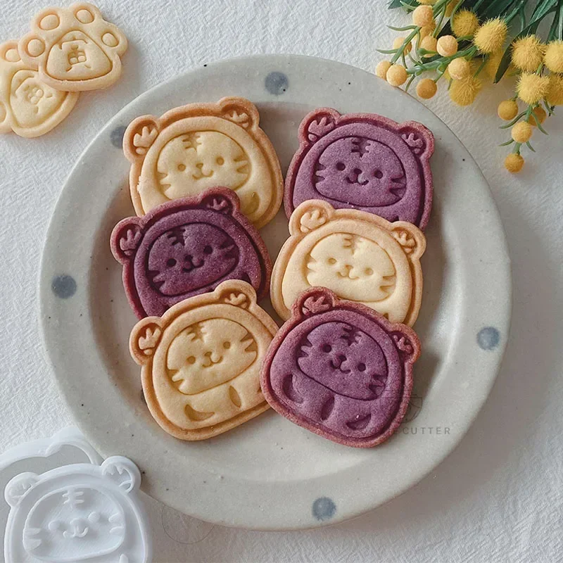 New Cartoon Tiger Cookie Mould Plastic Fondant Biscuit Mould Cookie Press Embossed Stamp Mould Baking Icing Cake Decorating Tool