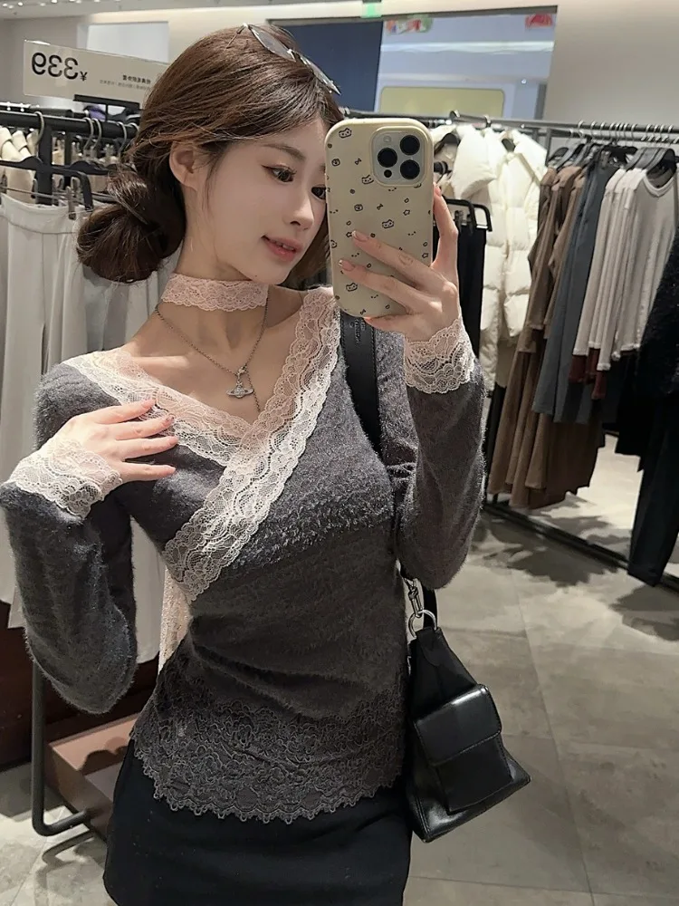 

Pure Desire Lace Splice V-Neck Knitted Long Sleeve T-Shirt Women Winter Slim Design Short Sweet And Spicy Small Top