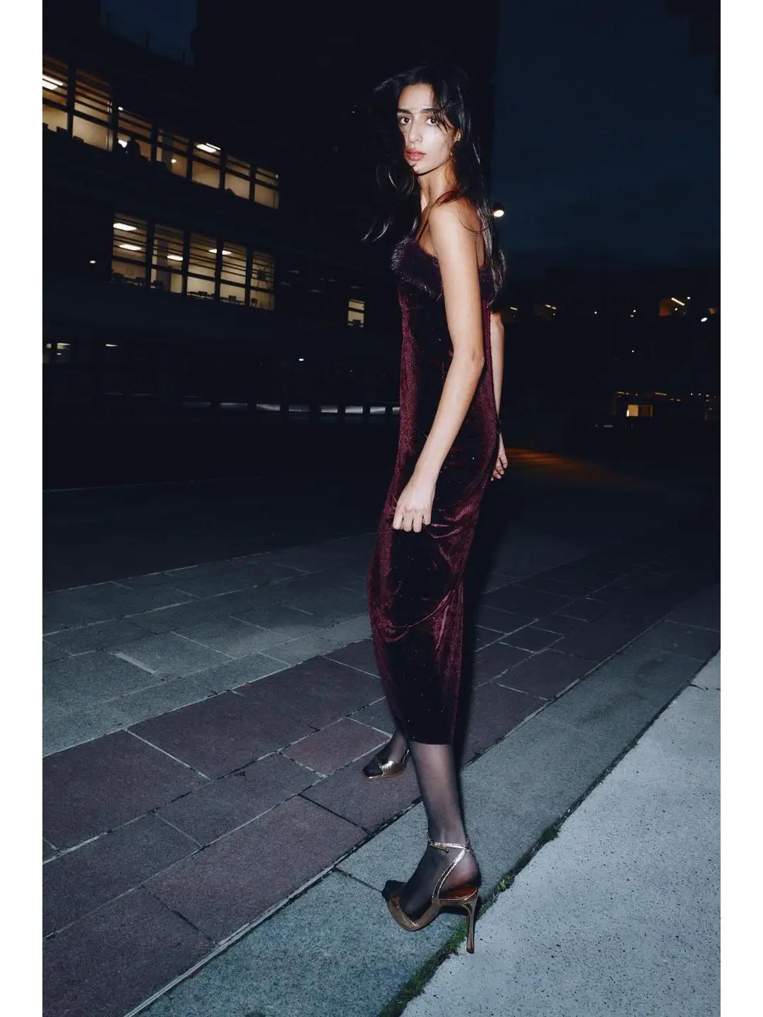 الحلو Ele مطرز تقليم تأثير الفراء الاصطناعي ميدي الدكتور المرأة Faion الخريف الشتاء الموسم عادية Sle مستقيم أنبوب تنورة