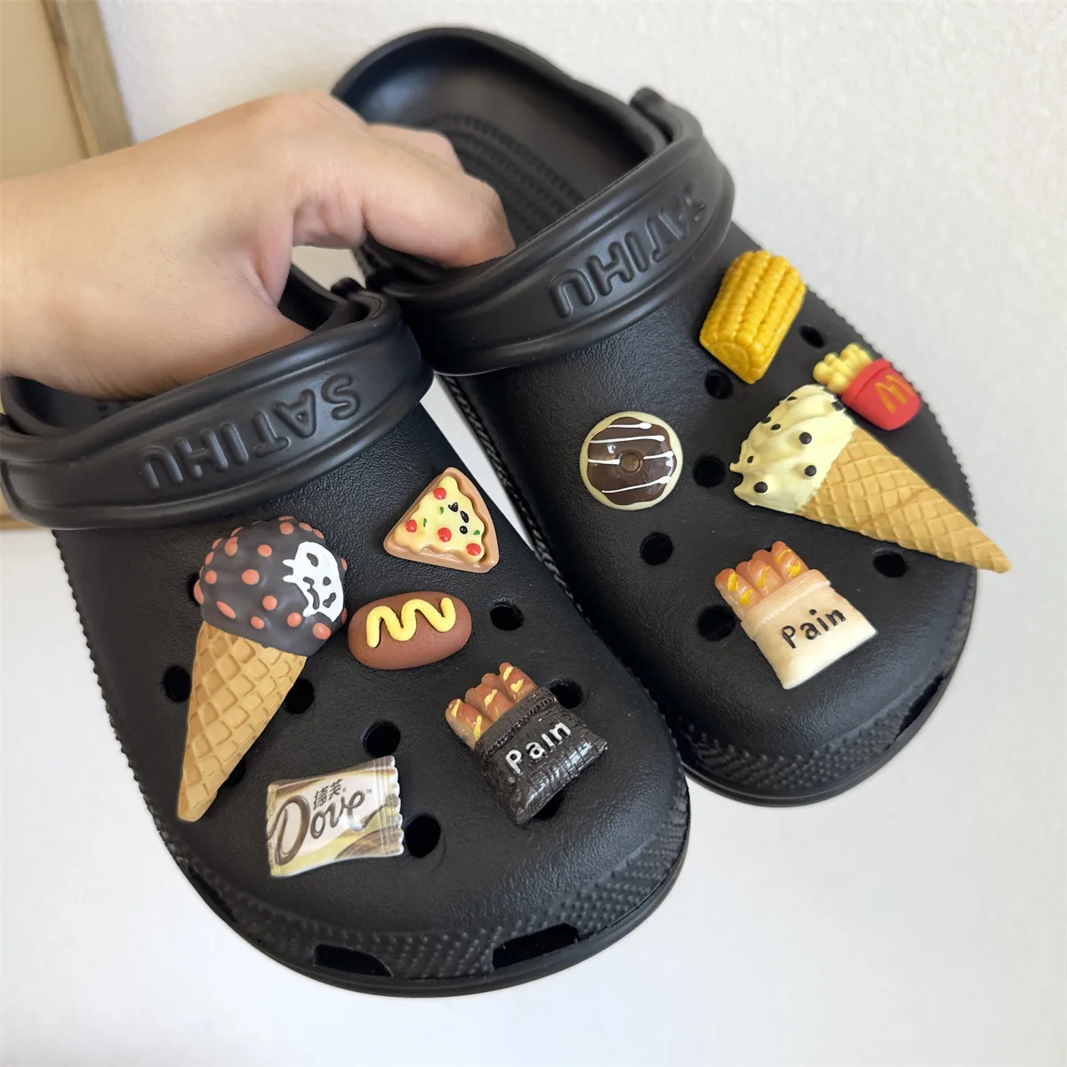 

Lastest Adorable Food Themed Resin Shoes Charms for Clog Sandals Ice Cream Pizza Break Donut French fries Decoration Accessories