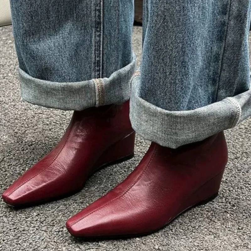 Damen-Stiefeletten im Vintage-Stil mit Keilabsatz und Reißverschluss hinten, Herbst-Winter 2022, weiches Leder, weiche Sohle, quadratische Zehen