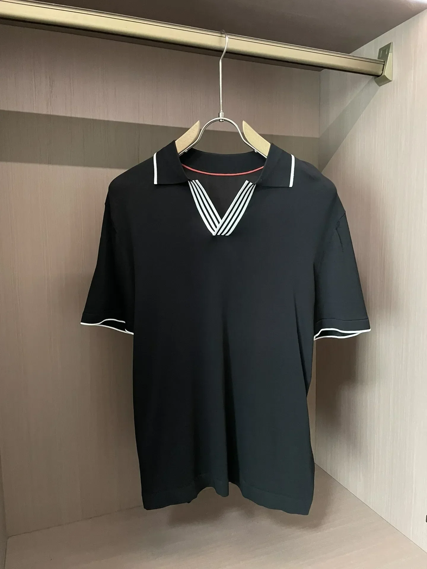 BILLIONAIRE SIJITONGDA JING 2025 Summer New Men's Knitted Lapel Short Sleeved Shirt! Extremely Delicate And Silky Feel, The Fine