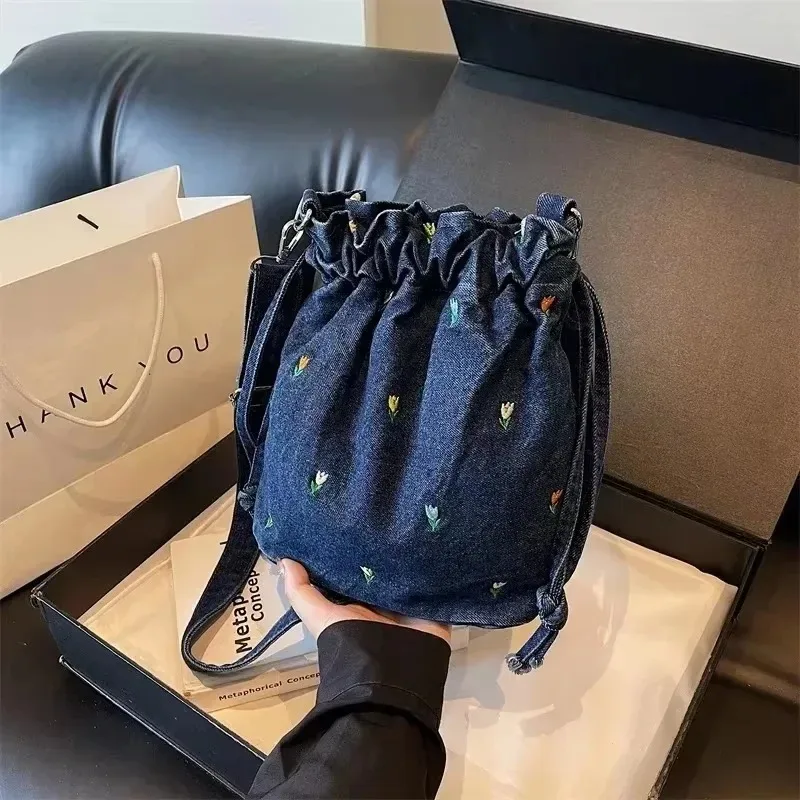 

Джинсовые модные сумки через плечо с вышивкой, новинка 2025 года, горячая распродажа, швейная нить, большая вместительная сумка через плечо высокого качества