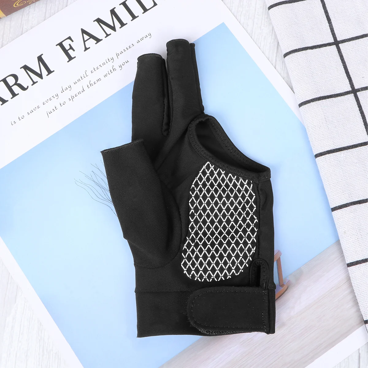 Guanto da biliardo con design a 3 dita, tappetino in silicone antiscivolo, rete traspirante, flessibile, adatto per uomo donna, nero, taglia L