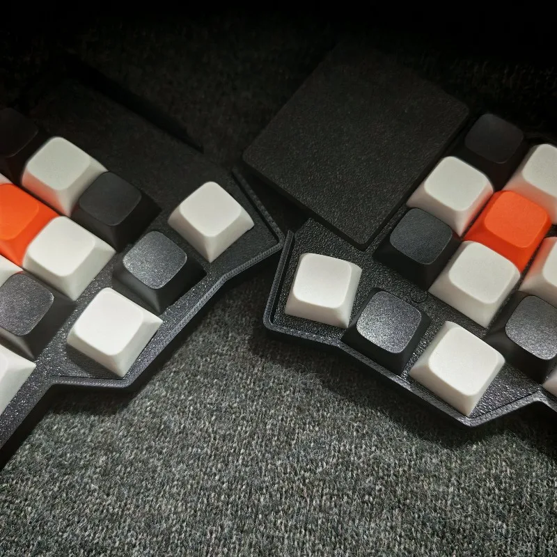 

Touchpad Corne V4.1 Split Keyboard 3x5 Layout Wired RGB NEW with A Customized Hot-Swap Ergonomics Gamers Design DIY Gamers